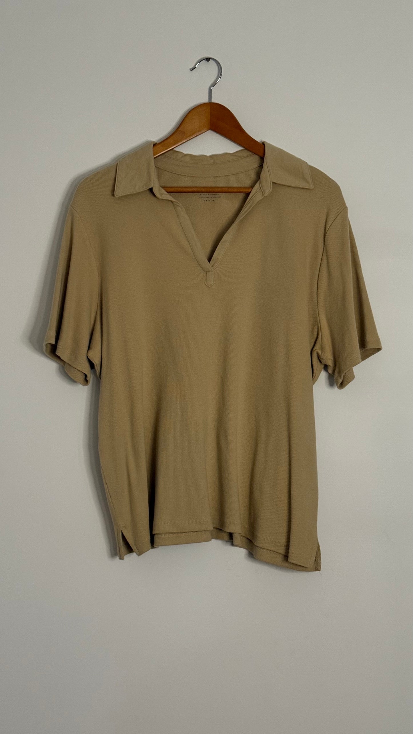 s/s vneck tan knit polo