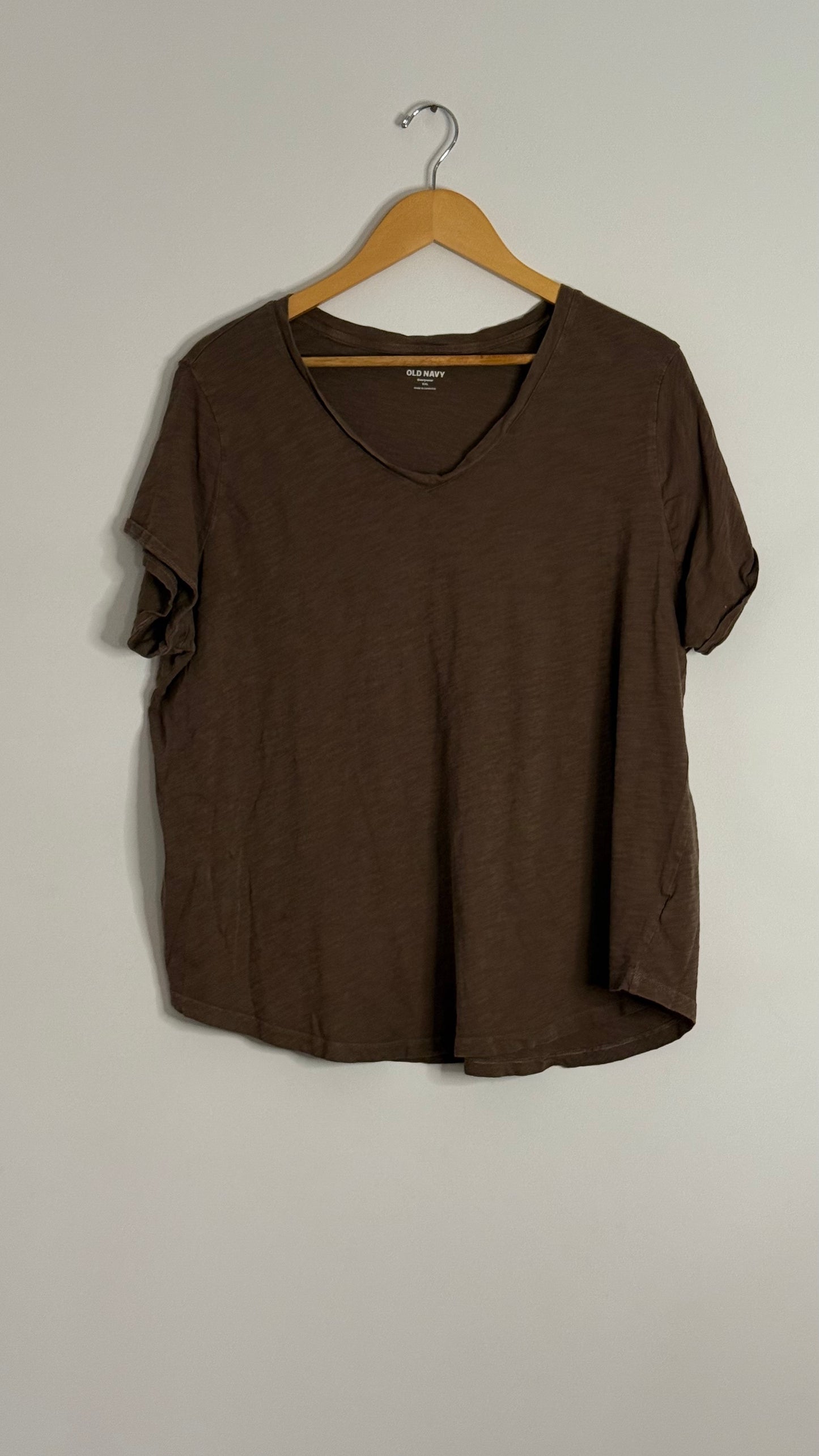 old navy brown vneck tshirt