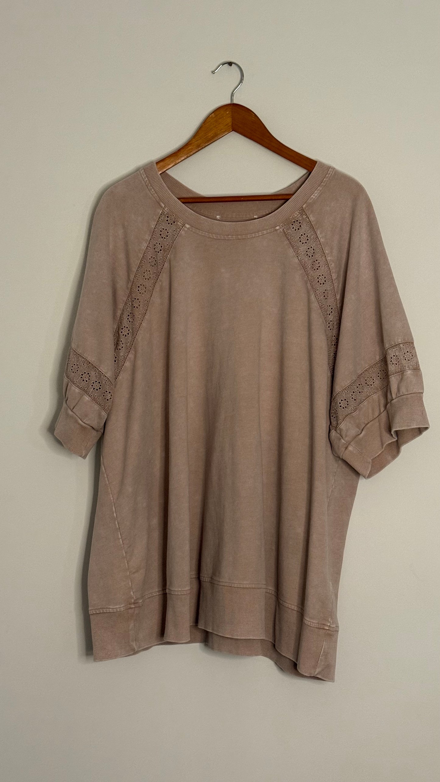 s/s dusty rose sweatshirt eyelet shoulder seams