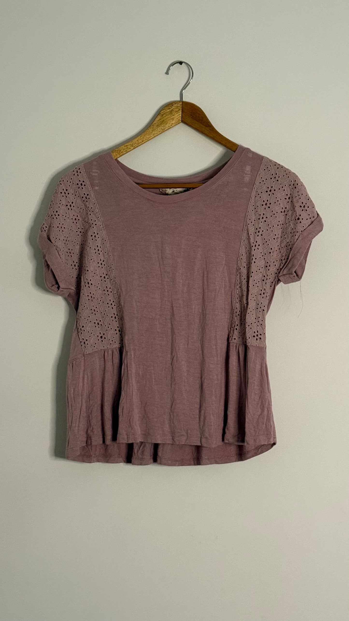 s/s lilac linen eyelet shoulders top