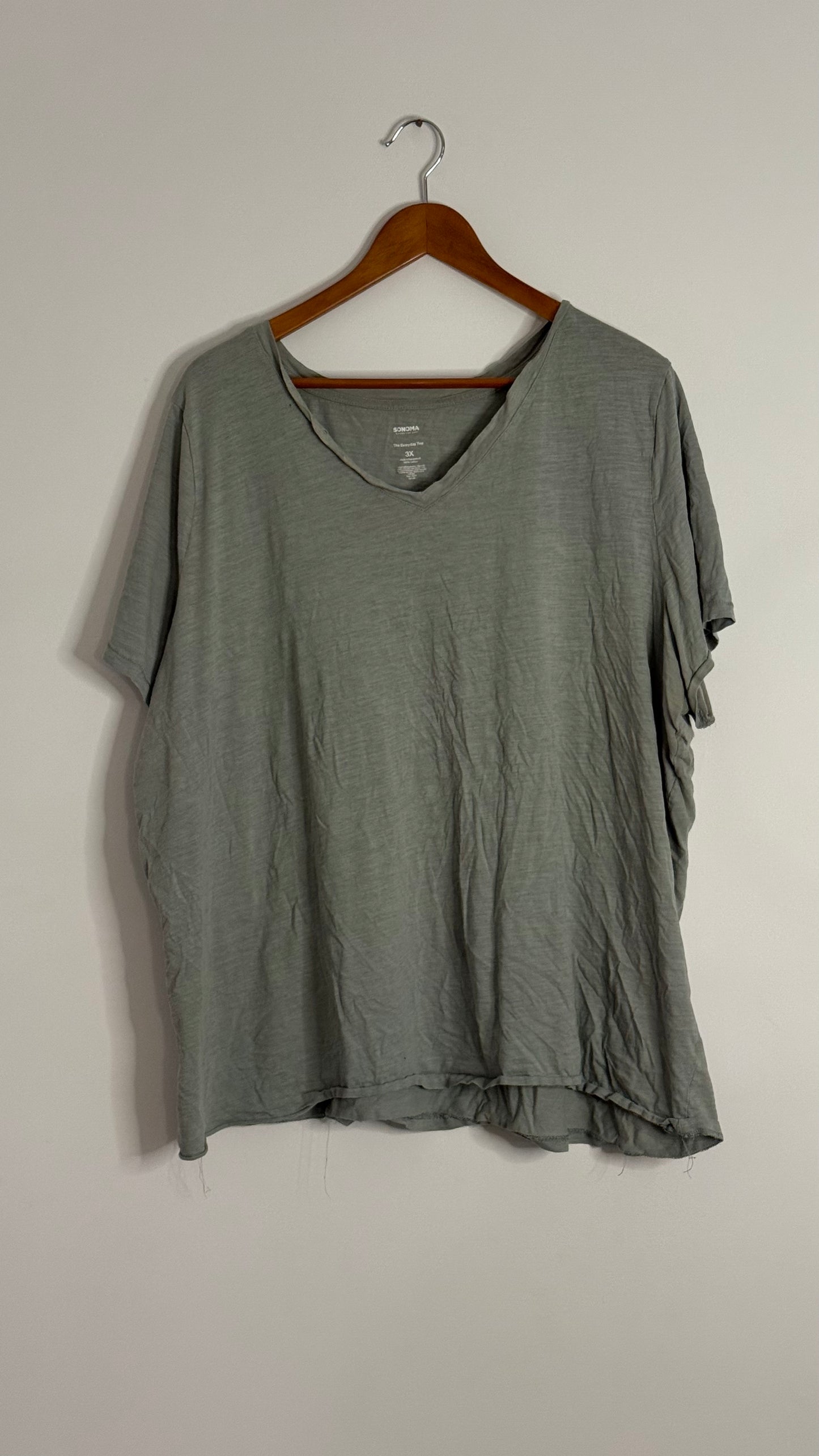 old navy sage green vneck tshirt