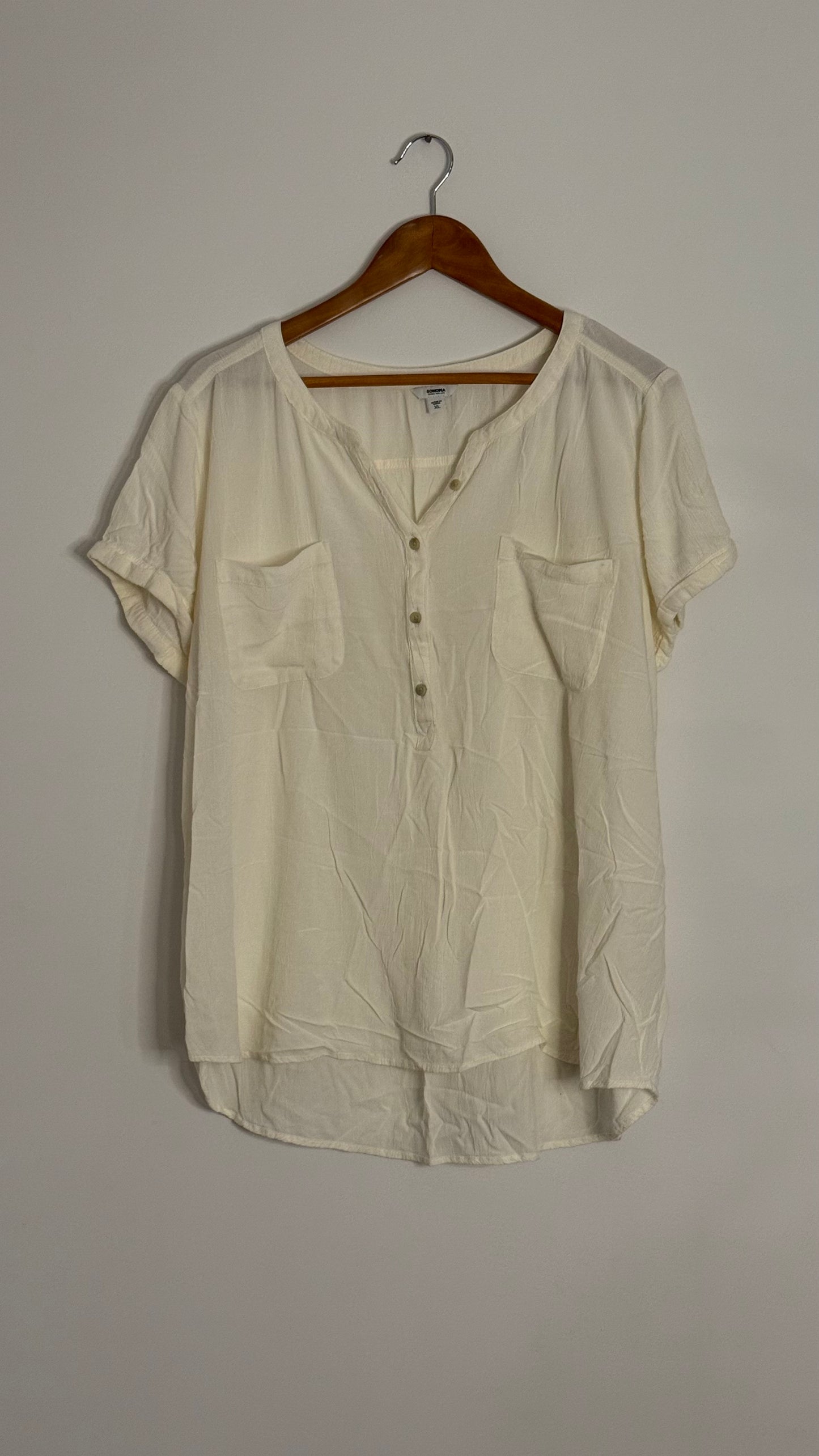 s/s cream vneck 1/2 button top