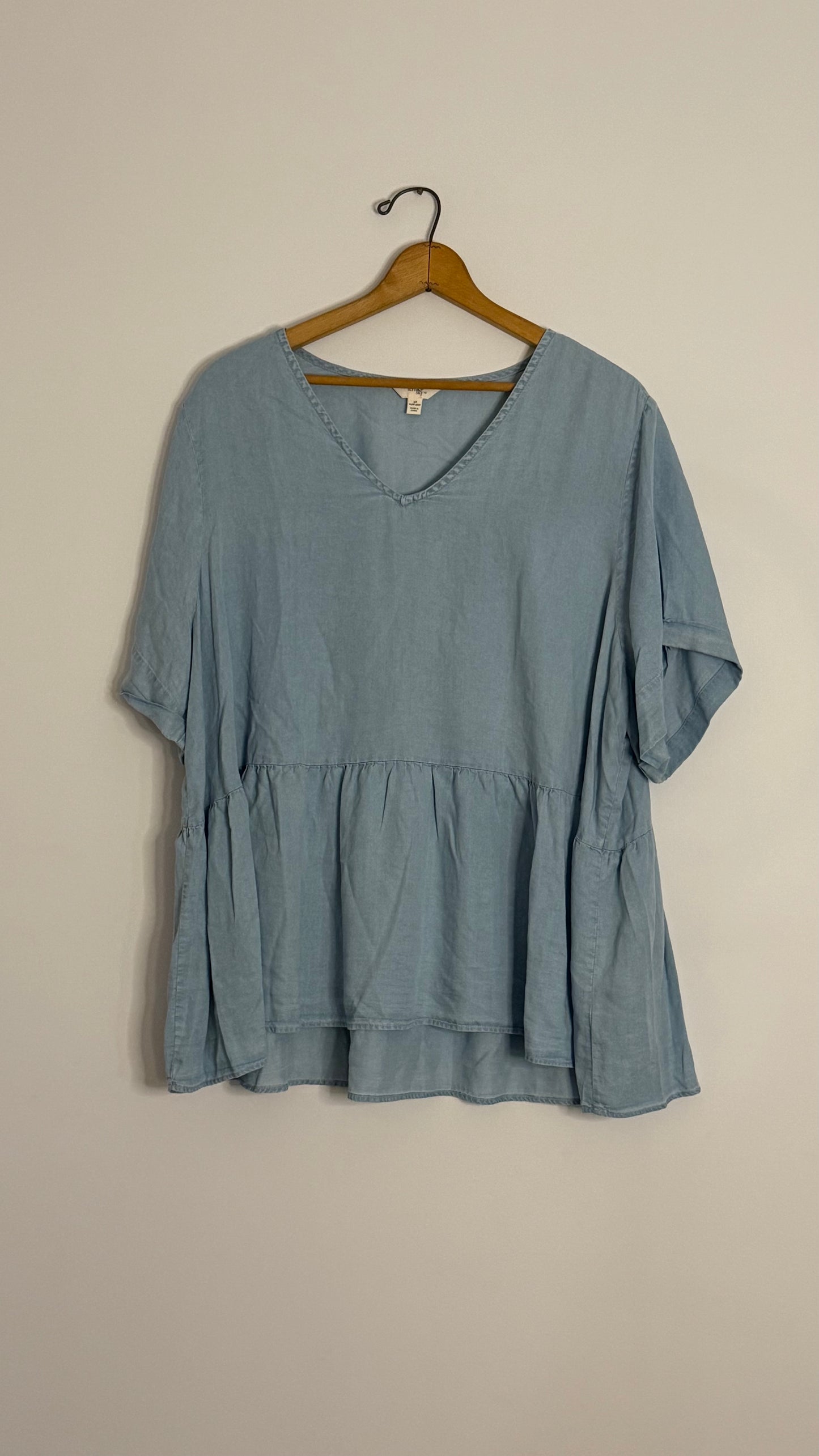 s/s chambray vneck flowy top