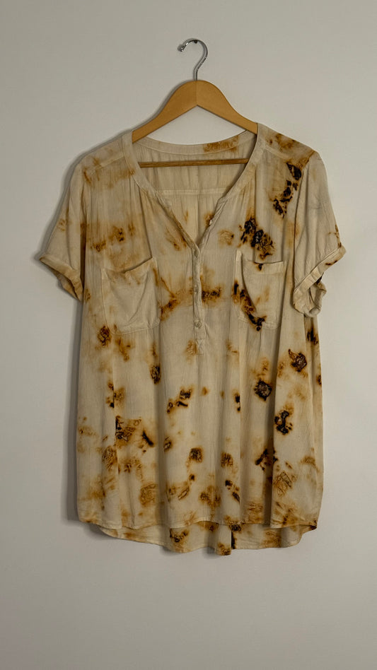 s/s cream vneck 1/2 button top