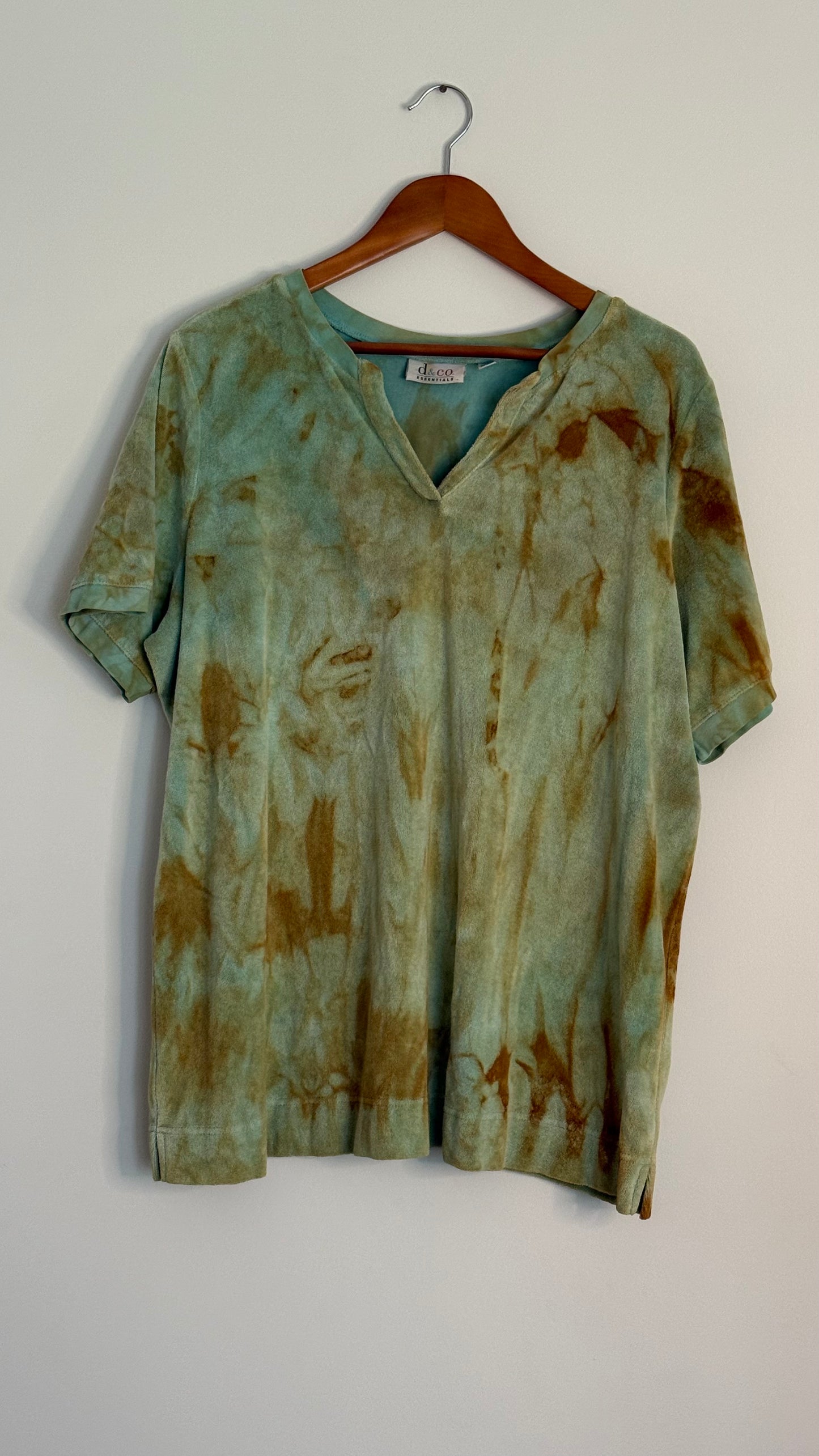 d & co. essentials teal terry cloth v neck s/s