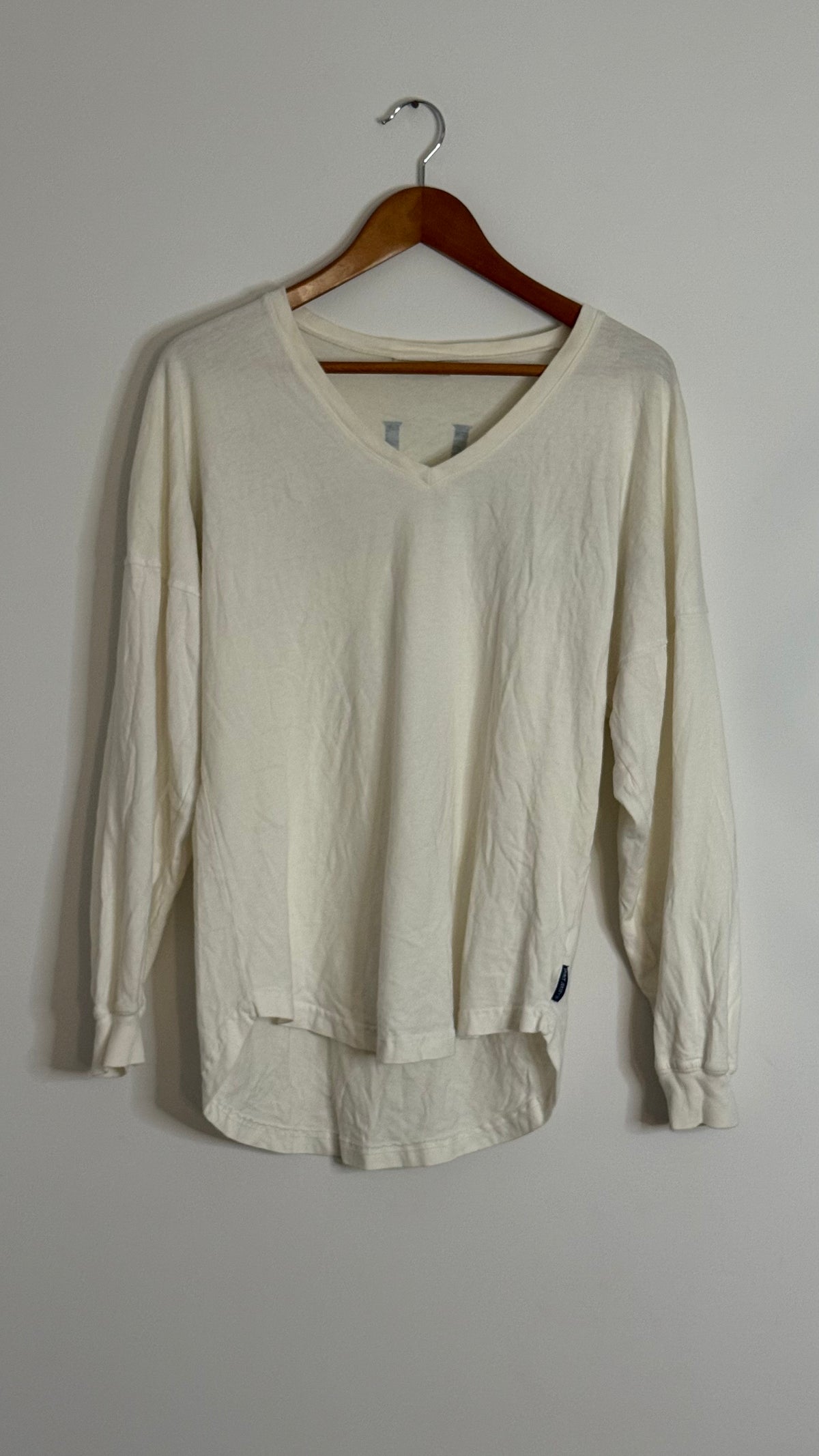 "spirit" l/s white lavallette vneck tee
