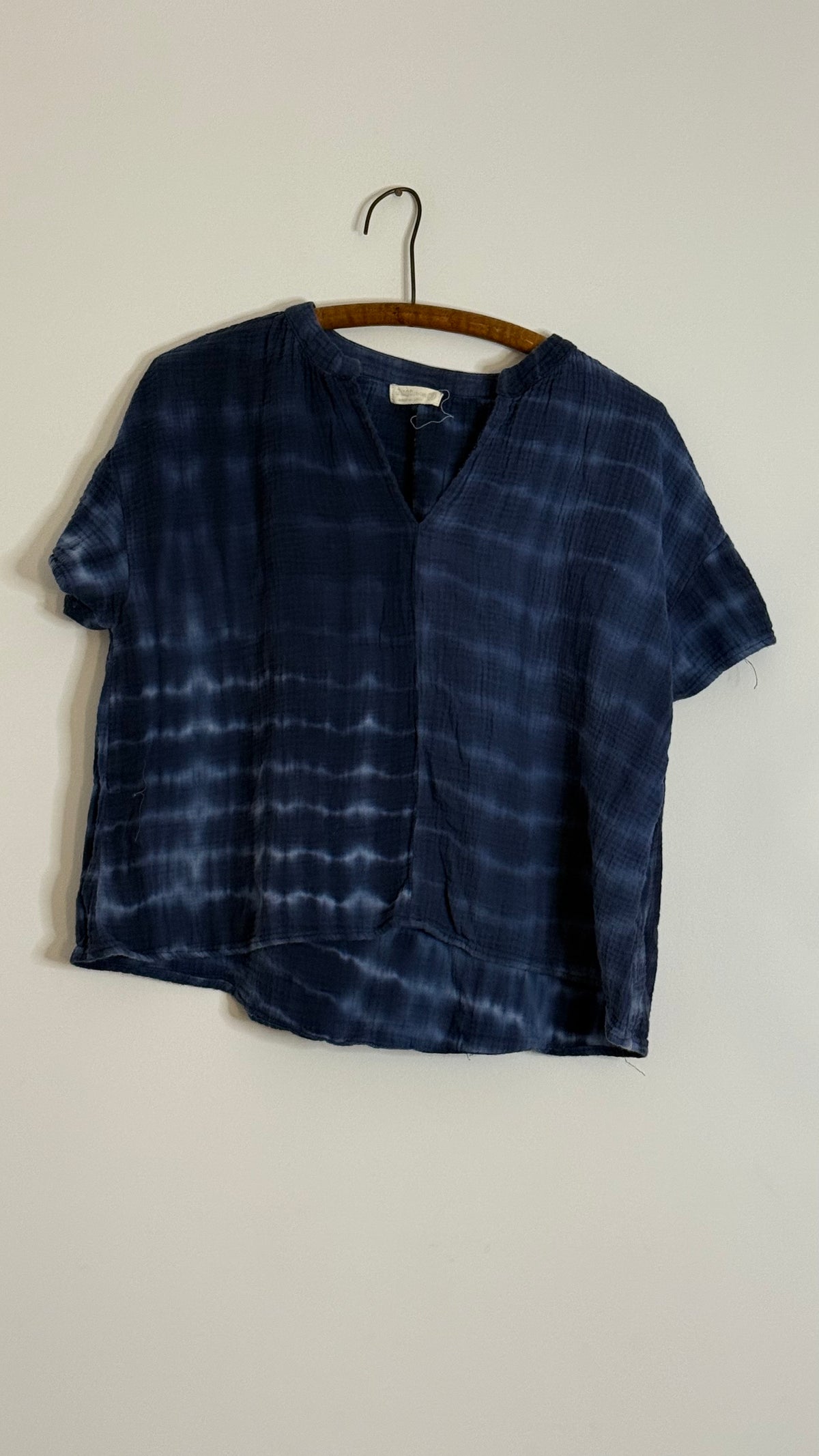s/s cotton gauze vneck indigo tie dye top